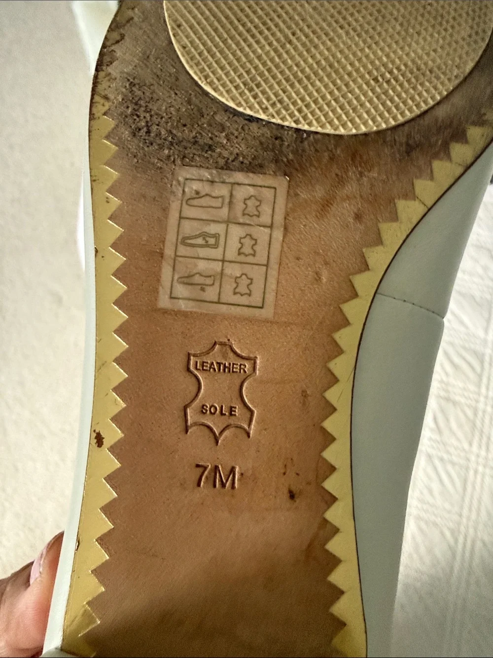 TORY BURCH WHITE GOLD LOGO CHELSEA HEELED BALLET FLATS 7US